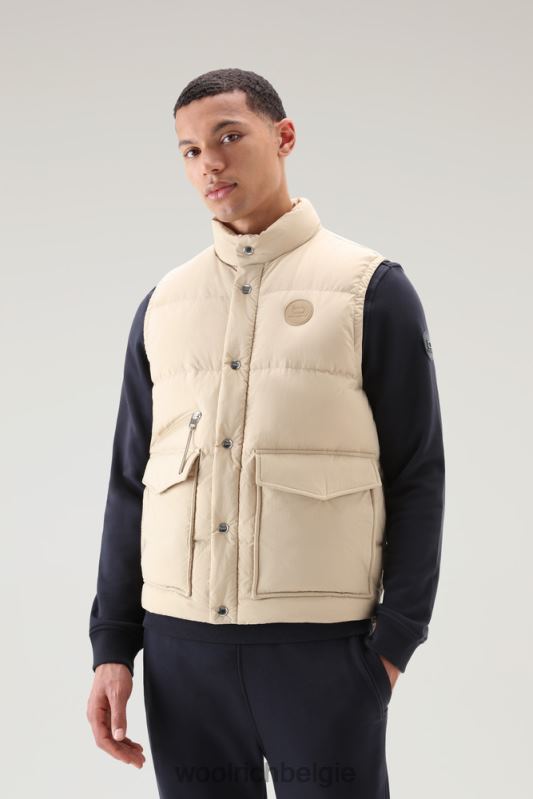 Aleoeten gewatteerd vest van gerecycled eco taslan nylon Woolrich Heren 8TTN0551 strandzand kleding