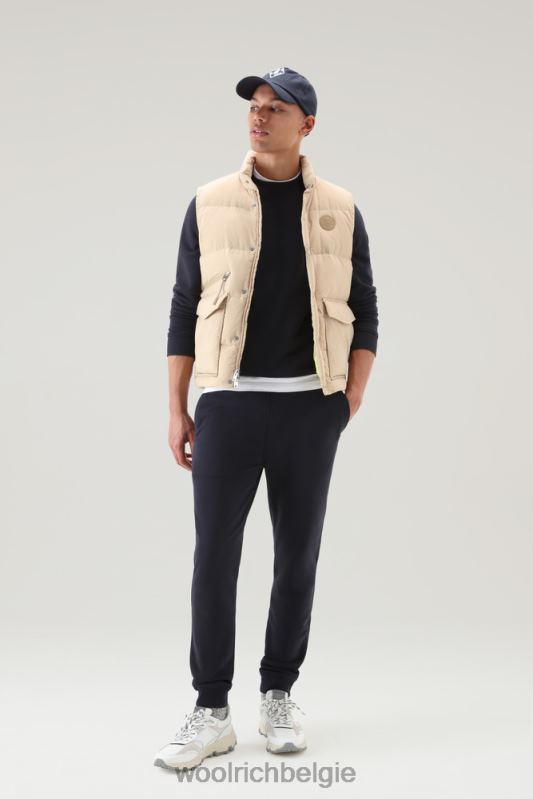 Aleoeten gewatteerd vest van gerecycled eco taslan nylon Woolrich Heren 8TTN0551 strandzand kleding