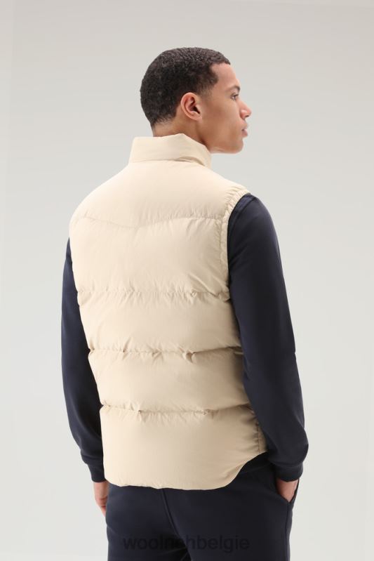 Aleoeten gewatteerd vest van gerecycled eco taslan nylon Woolrich Heren 8TTN0551 strandzand kleding
