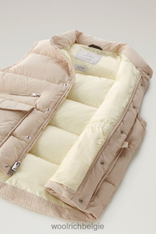 Aleoeten gewatteerd vest van gerecycled eco taslan nylon Woolrich Heren 8TTN0551 strandzand kleding