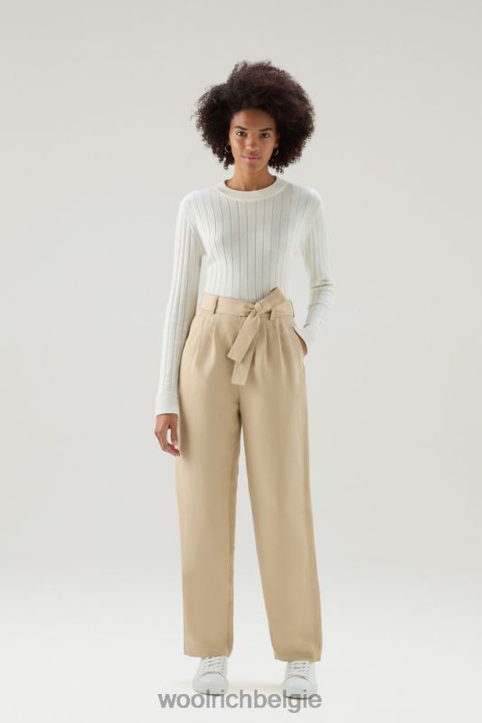 Broek met riem van een linnenmix Woolrich vrouwen 8TTN074 veer beige kleding