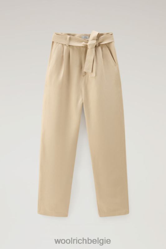 Broek met riem van een linnenmix Woolrich vrouwen 8TTN074 veer beige kleding