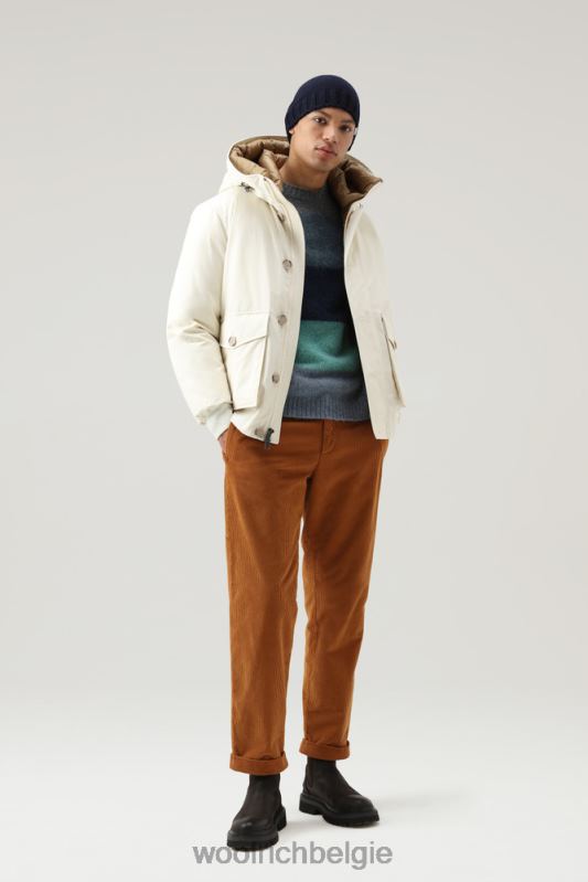 Een kledinggeverfde broek van corduroy Woolrich Heren 8TTN0764 sparrenhout kleding