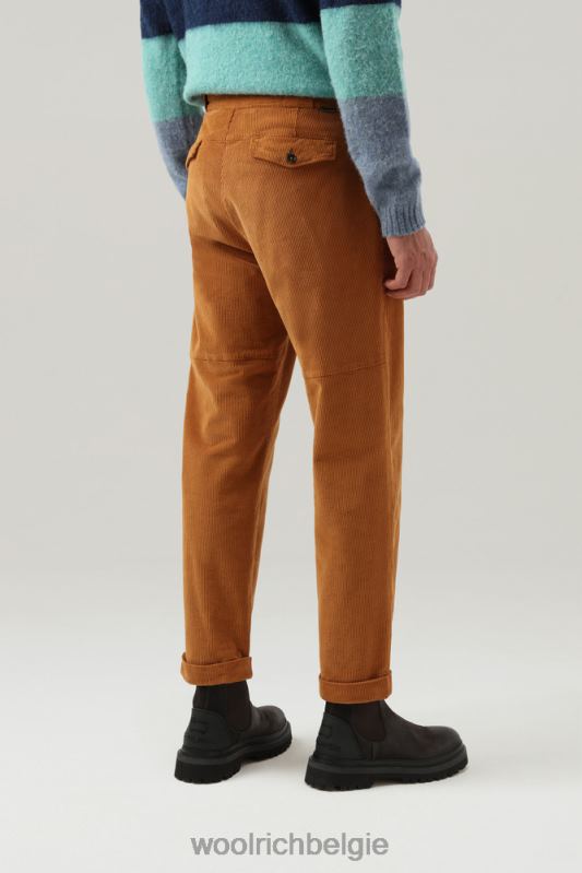 Een kledinggeverfde broek van corduroy Woolrich Heren 8TTN0764 sparrenhout kleding