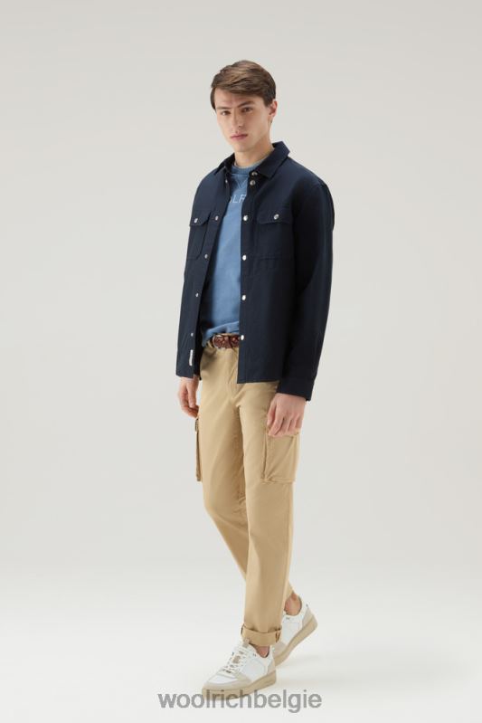 Een kledinggeverfde cargobroek van stretchkatoenen keperstof Woolrich Heren 8TTN0547 strandzand kleding