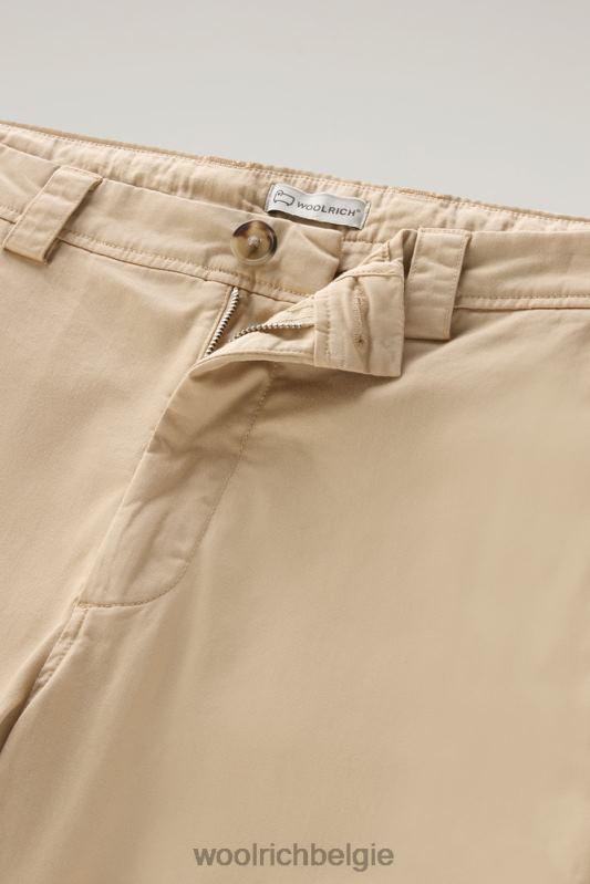 Een kledinggeverfde cargobroek van stretchkatoenen keperstof Woolrich Heren 8TTN0547 strandzand kleding