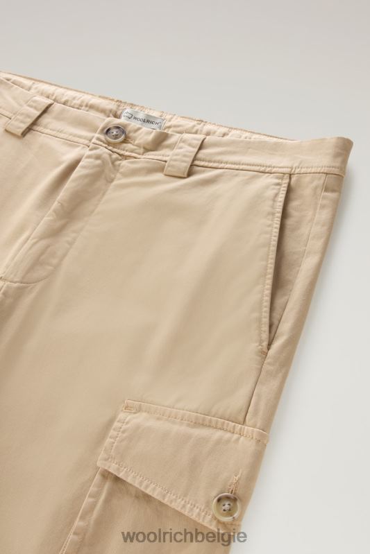 Een kledinggeverfde cargobroek van stretchkatoenen keperstof Woolrich Heren 8TTN0547 strandzand kleding