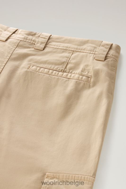 Een kledinggeverfde cargobroek van stretchkatoenen keperstof Woolrich Heren 8TTN0547 strandzand kleding