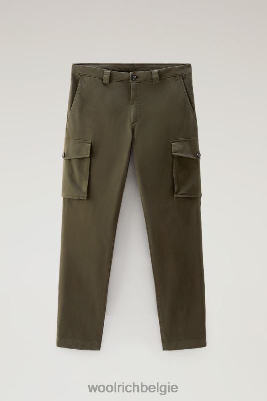 Een kledinggeverfde cargobroek van stretchkatoenen keperstof Woolrich Heren 8TTN0586 donkergroen kleding