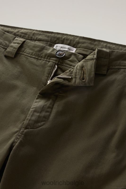 Een kledinggeverfde cargobroek van stretchkatoenen keperstof Woolrich Heren 8TTN0586 donkergroen kleding