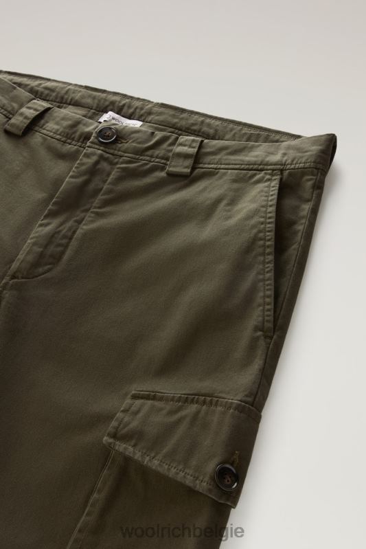 Een kledinggeverfde cargobroek van stretchkatoenen keperstof Woolrich Heren 8TTN0586 donkergroen kleding