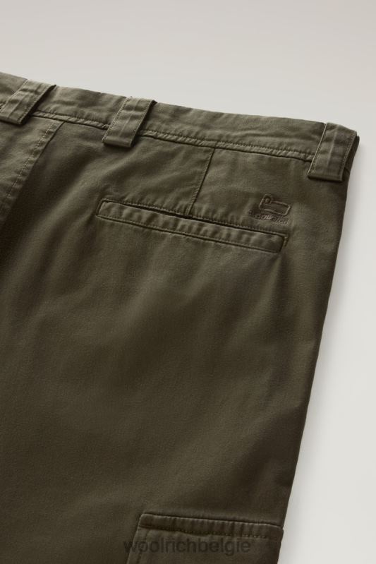 Een kledinggeverfde cargobroek van stretchkatoenen keperstof Woolrich Heren 8TTN0586 donkergroen kleding