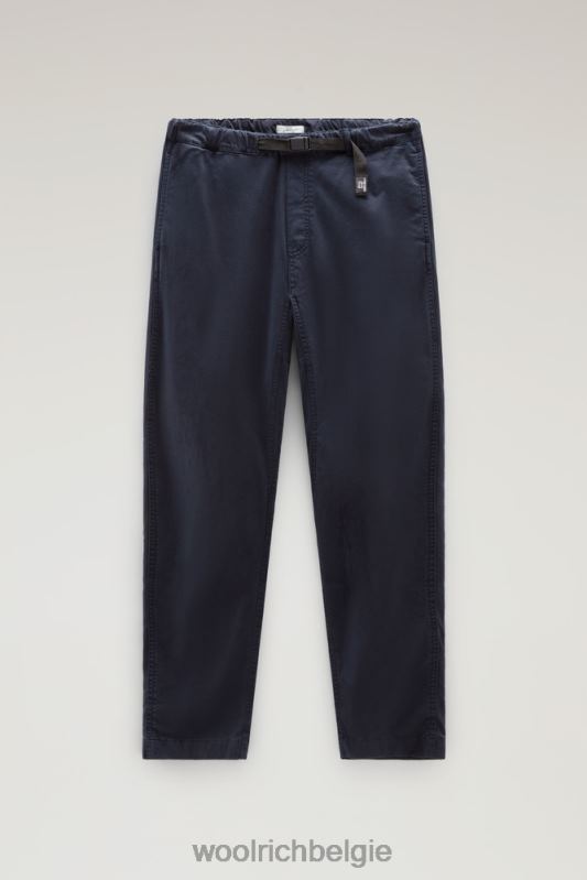 Een kledinggeverfde chinobroek van stretchkatoen Woolrich Heren 8TTN0399 Melton blauw kleding