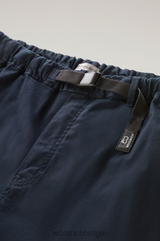 Een kledinggeverfde chinoshort van stretchkatoen Woolrich Heren 8TTN0433 Melton blauw kleding