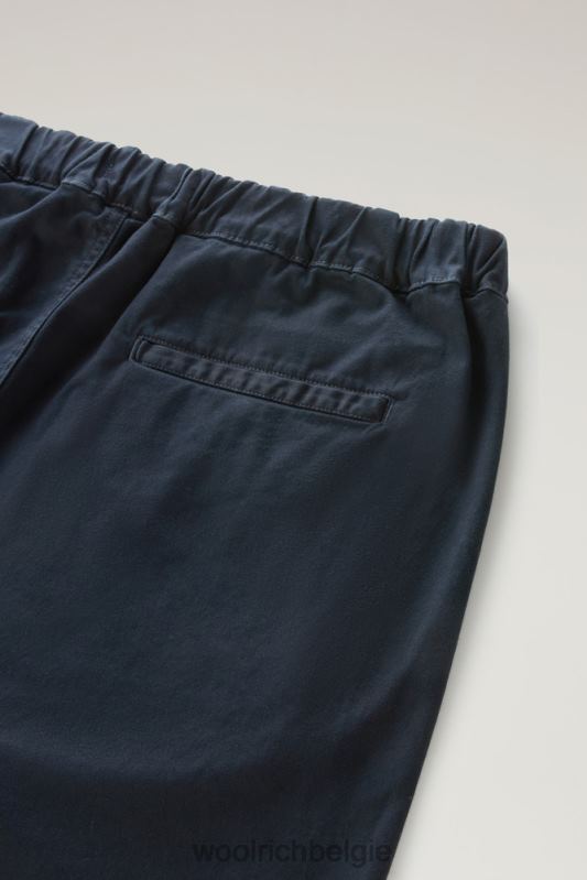 Een kledinggeverfde chinoshort van stretchkatoen Woolrich Heren 8TTN0433 Melton blauw kleding
