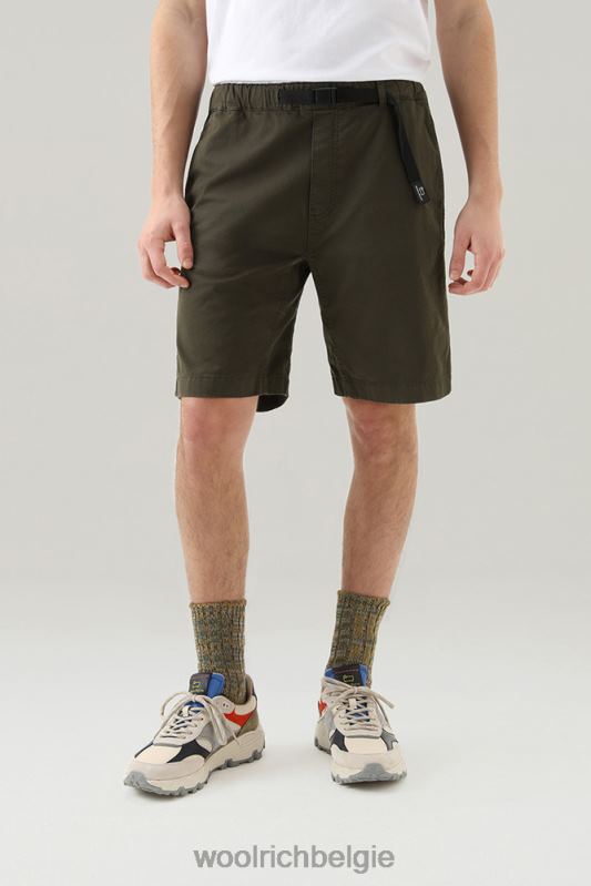 Een kledinggeverfde chinoshort van stretchkatoen Woolrich Heren 8TTN0479 donkergroen kleding