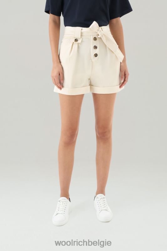 Een kledinggeverfde short van stretchkatoenen twill Woolrich vrouwen 8TTN0159 melkachtige crème kleding
