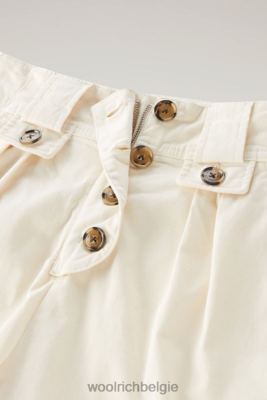 Een kledinggeverfde short van stretchkatoenen twill Woolrich vrouwen 8TTN0159 melkachtige crème kleding