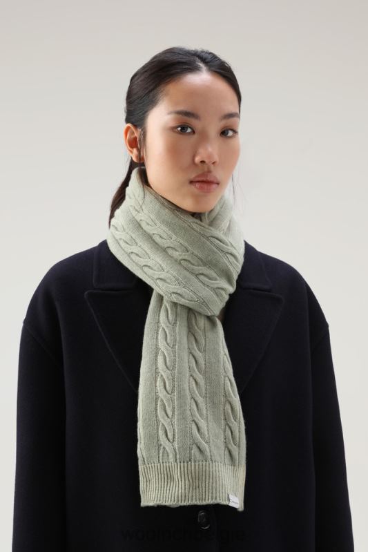 Geverfde kabelgebreide sjaal Woolrich vrouwen 8TTN0242 woestijn salie accessoires