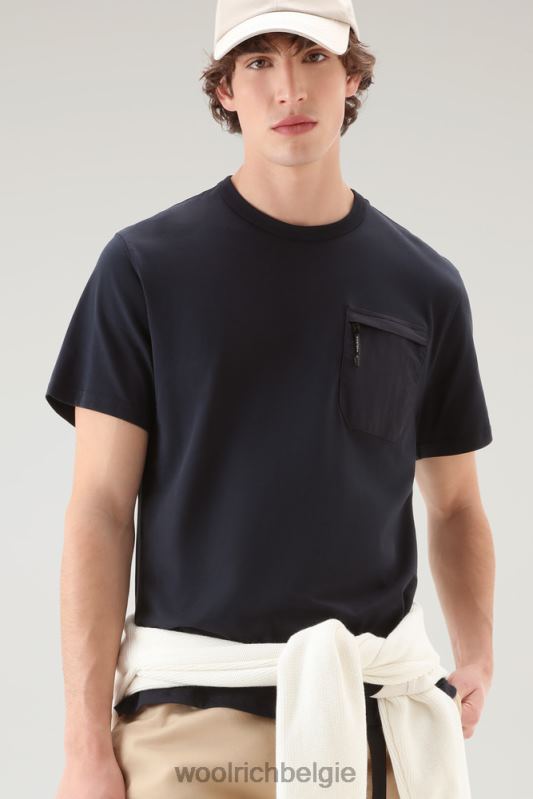 T-shirt van puur biologisch katoen met taslan nylon zak met rits Woolrich Heren 8TTN0632 Melton blauw kleding