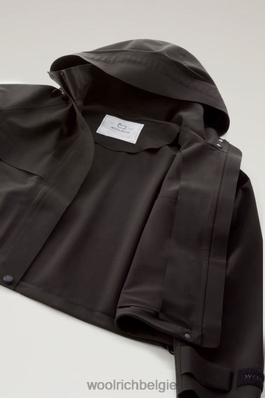Tech korte jas met capuchon voor woon-werkverkeer van stretch nylon Woolrich vrouwen 8TTN016 zwart kleding