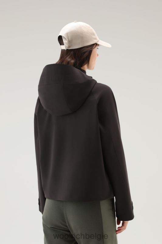Tech korte jas met capuchon voor woon-werkverkeer van stretch nylon Woolrich vrouwen 8TTN016 zwart kleding