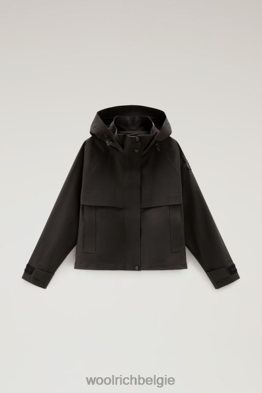 Tech korte jas met capuchon voor woon-werkverkeer van stretch nylon Woolrich vrouwen 8TTN016 zwart kleding