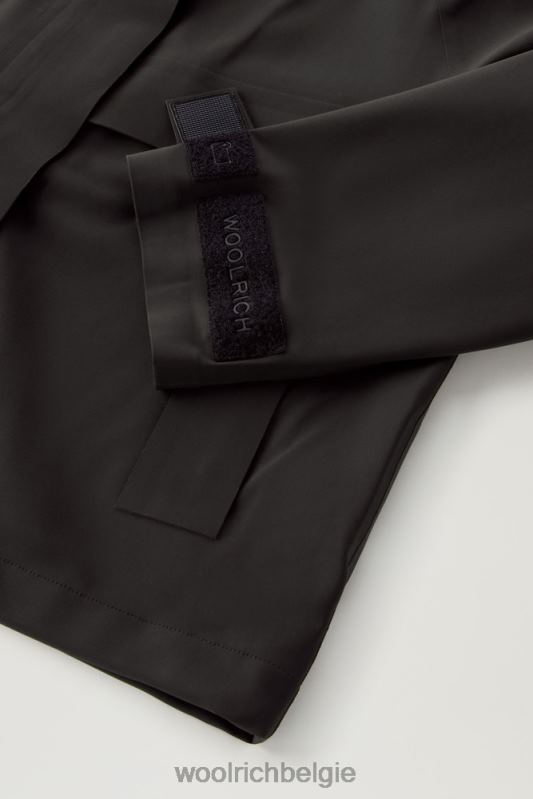 Tech korte jas met capuchon voor woon-werkverkeer van stretch nylon Woolrich vrouwen 8TTN016 zwart kleding