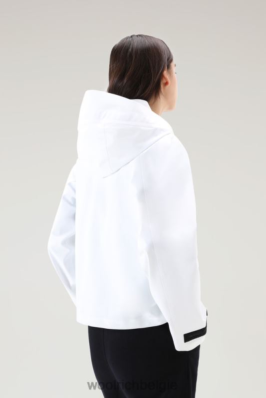 Tech korte jas met capuchon voor woon-werkverkeer van stretch nylon Woolrich vrouwen 8TTN077 Helder wit kleding