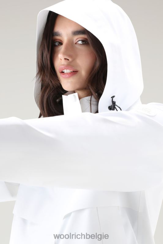 Tech korte jas met capuchon voor woon-werkverkeer van stretch nylon Woolrich vrouwen 8TTN077 Helder wit kleding