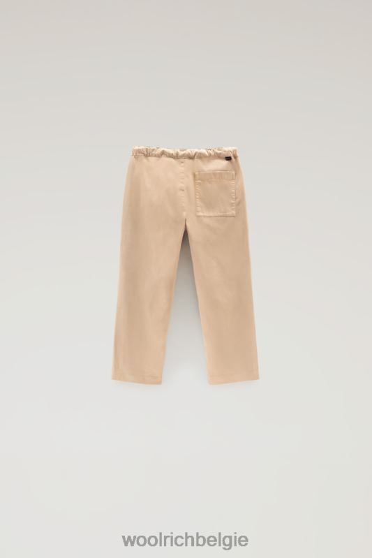 b kledinggeverfde broek van stretchkatoen Woolrich jongens 8TTN0897 strandzand kleding