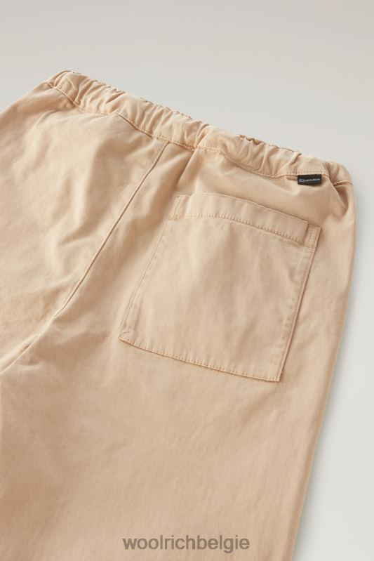 b kledinggeverfde broek van stretchkatoen Woolrich jongens 8TTN0897 strandzand kleding