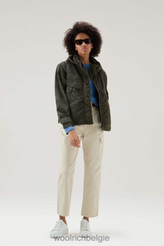 camouflagejack met opvouwbare capuchon Woolrich vrouwen 8TTN098 donkergroene camouflage kleding
