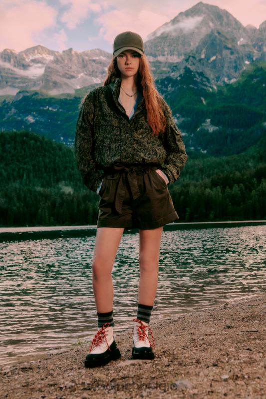 camouflagejack met opvouwbare capuchon Woolrich vrouwen 8TTN098 donkergroene camouflage kleding