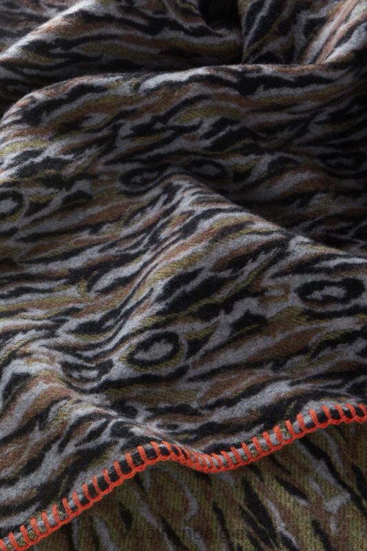 deken van een wolmix met een jacquardpatroon van schaduwbast ten dienste van de mensen Woolrich unisex 8TTN0278 schaduw schors camou accessoires