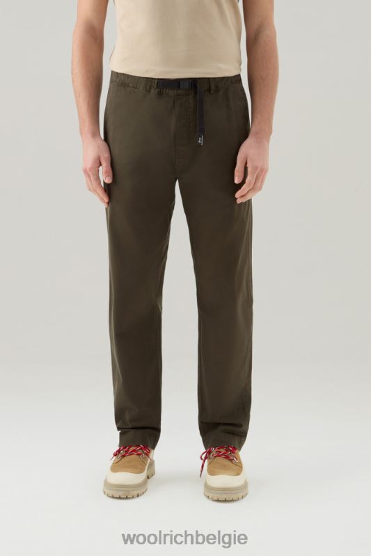 Een kledinggeverfde chinobroek van stretchkatoen Woolrich Heren 8TTN0573 donkergroen kleding