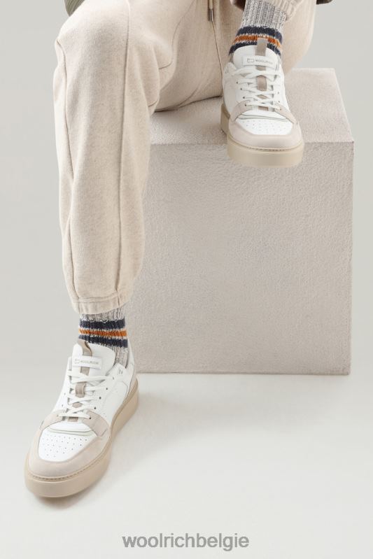 klassieke basket-sneakers van zacht leer en suède met contrasterende details Woolrich Heren 8TTN0596 beige wit schoenen
