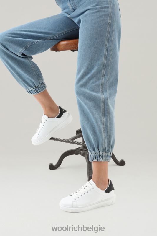 klassieke pumps van zacht kalfsleer met contrasterende patch aan de achterkant Woolrich vrouwen 8TTN050 wit Zwart schoenen