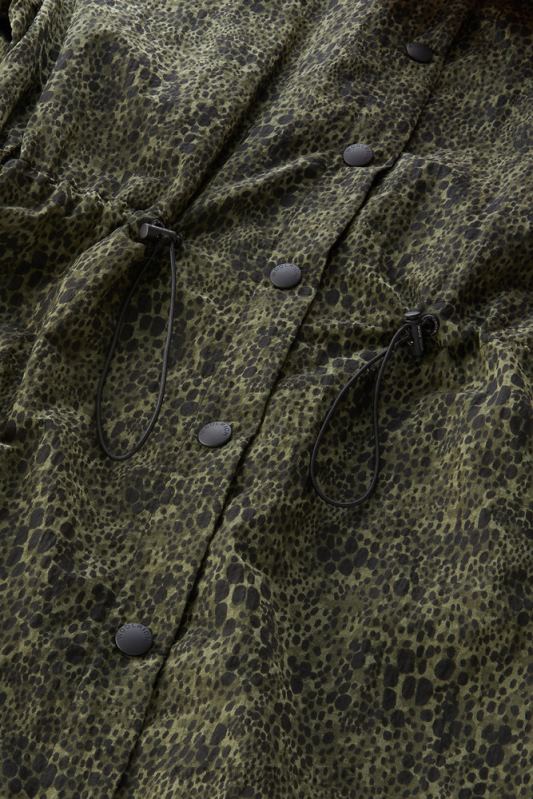 overhemdjurk van ripstop crinkle nylon met camouflageprint Woolrich vrouwen 8TTN099 donkergroene camouflage kleding
