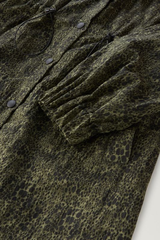 overhemdjurk van ripstop crinkle nylon met camouflageprint Woolrich vrouwen 8TTN099 donkergroene camouflage kleding