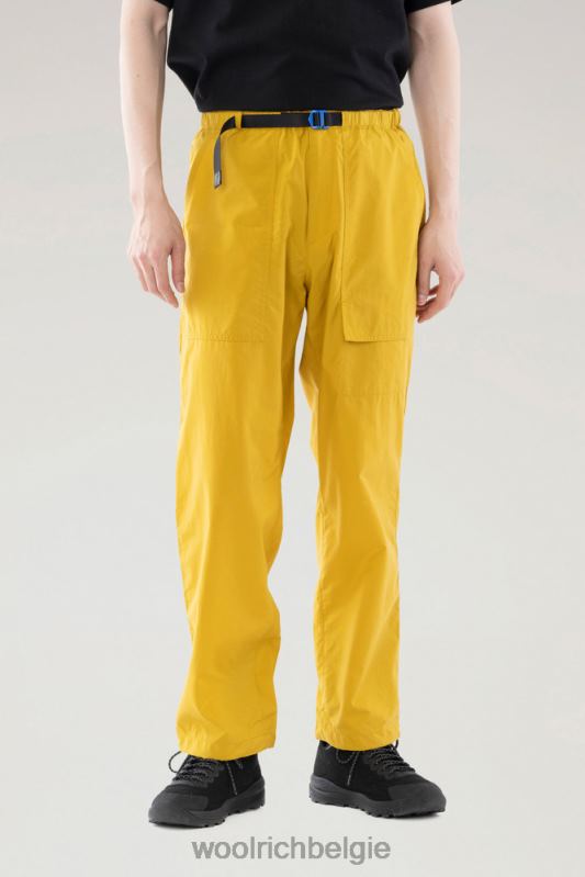 ranchbroek van gerecycled nylon Woolrich Heren 8TTN0537 mosterd kleding