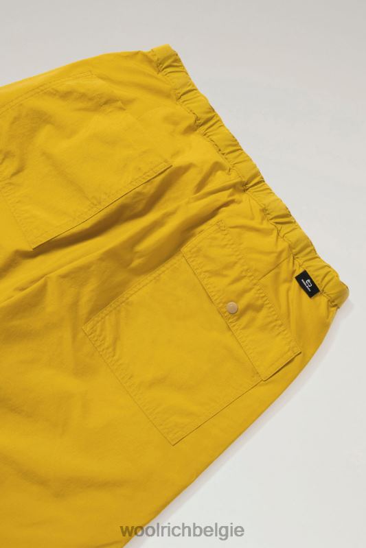 ranchbroek van gerecycled nylon Woolrich Heren 8TTN0537 mosterd kleding