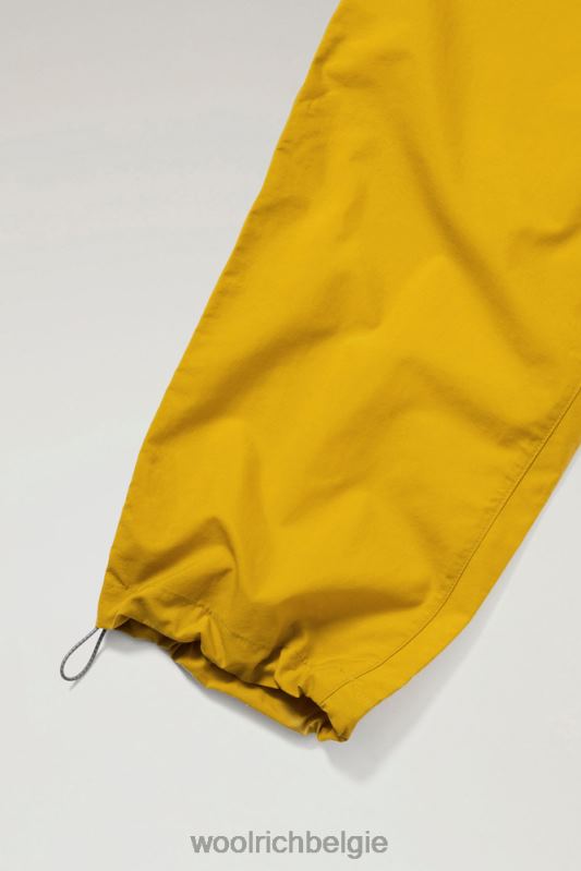 ranchbroek van gerecycled nylon Woolrich Heren 8TTN0537 mosterd kleding