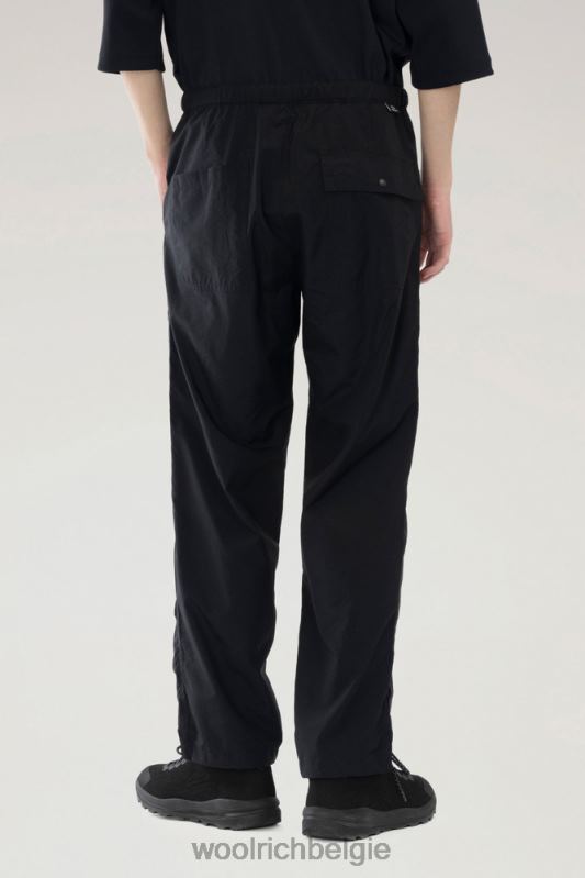 ranchbroek van gerecycled nylon Woolrich Heren 8TTN0562 zwart kleding