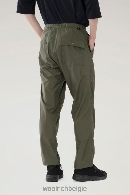 ranchbroek van gerecycled nylon Woolrich Heren 8TTN0572 olijf kleding