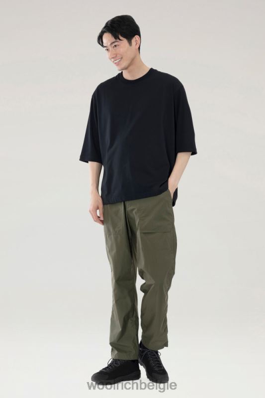 ranchbroek van gerecycled nylon Woolrich Heren 8TTN0572 olijf kleding
