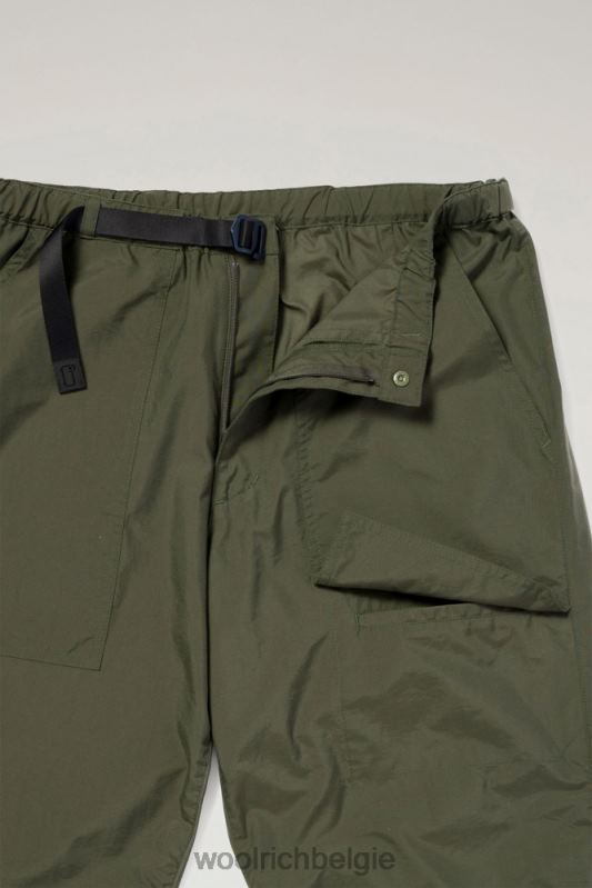 ranchbroek van gerecycled nylon Woolrich Heren 8TTN0572 olijf kleding