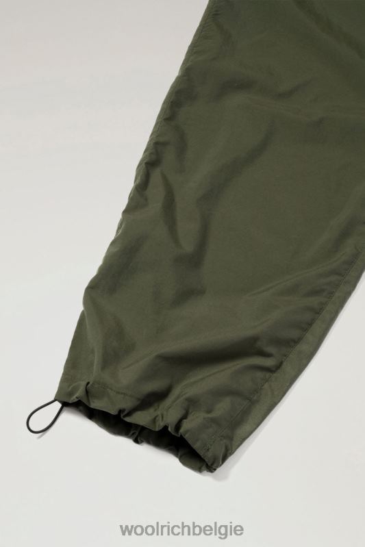 ranchbroek van gerecycled nylon Woolrich Heren 8TTN0572 olijf kleding
